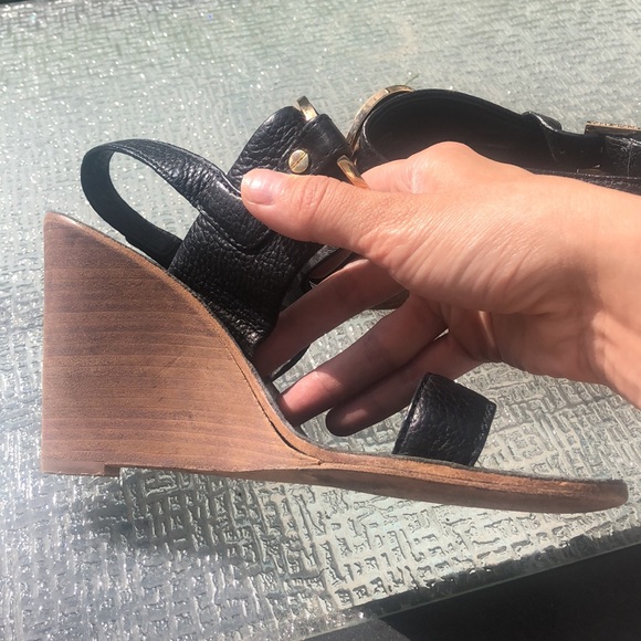 Authentic Tori Burch good condition leather black with gold plated logo - Picture 8 of 10